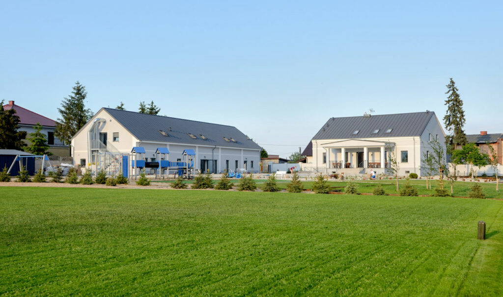 Dworek na Wesele z Zewnątrz