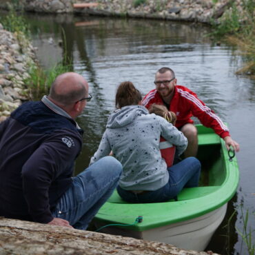 Podróż łódką przez uroczy staw w dworku Matecznik