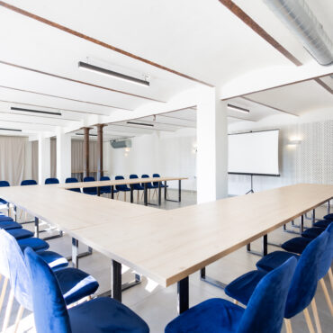 Sala szkoleniowa w ukladzie w podkowę