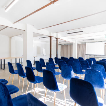 Sala szkoleniowa w ukladzie teatralnym