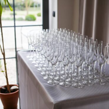 Szampan powitalny na przyjęciu