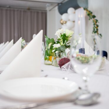 Dekoracje stołu na pierwszą komunię świętą