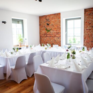 Dekoracje stołu na pierwszą komunię świętą