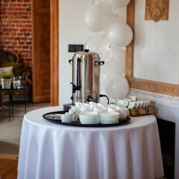 Dekoracje stołu na pierwszą komunię świętą