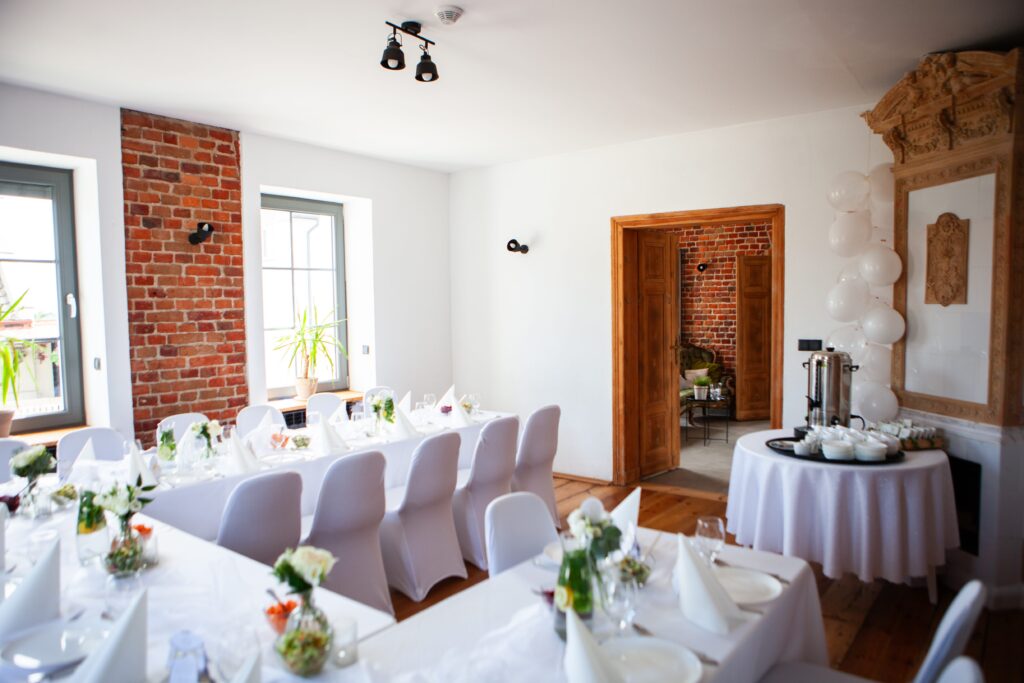 Dekoracje stołu na pierwszą komunię świętą