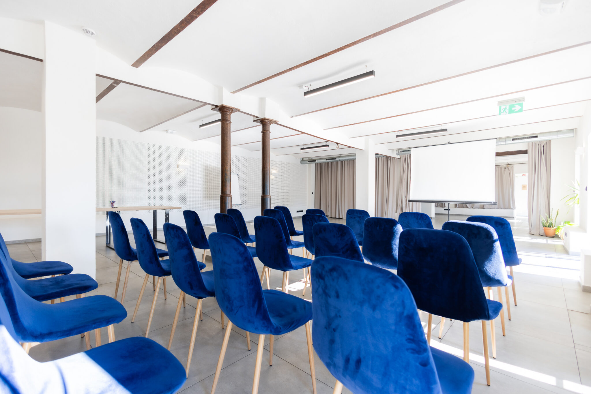 Sala konferencyjna Spichlerz w ustawieniu teatralnym