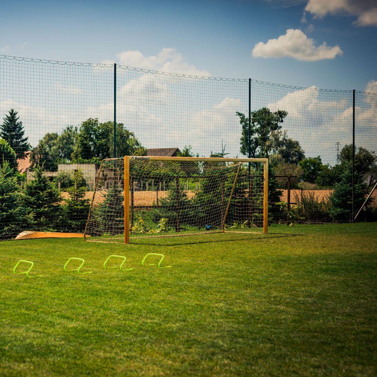 boisko trawiaste do piłki nożnej