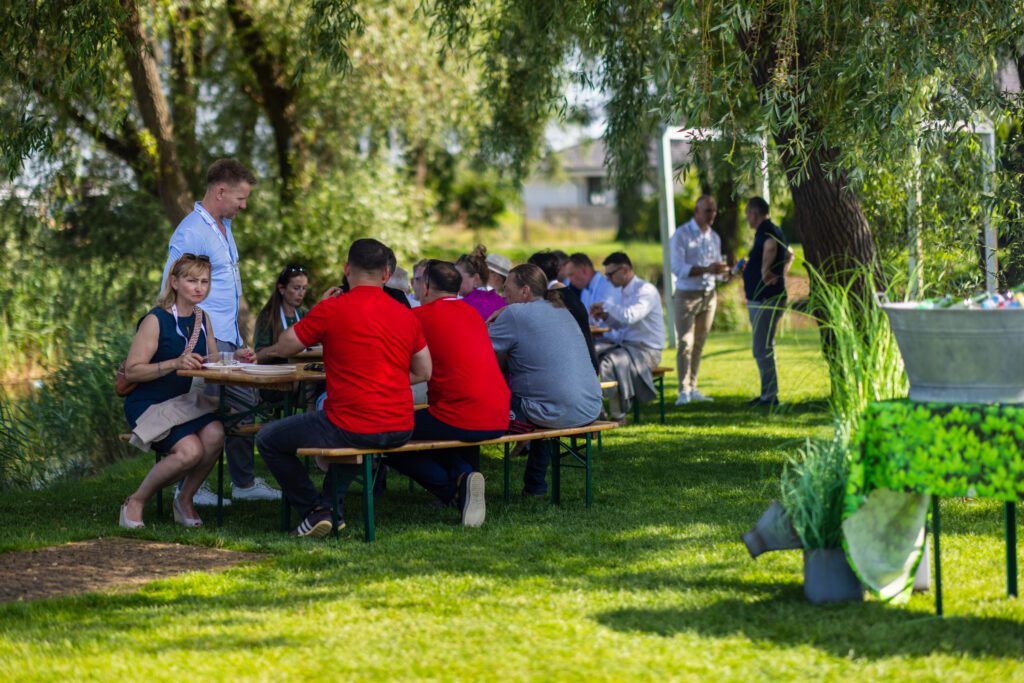 Spotkanie integracyjne firmy w plenerze